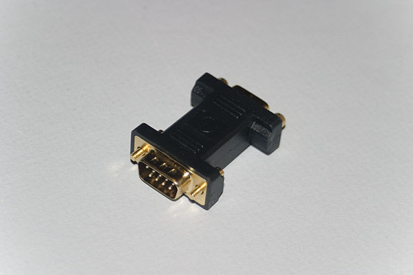 9-pin to 15-pin VGA adapter - 9-pin VGA connector